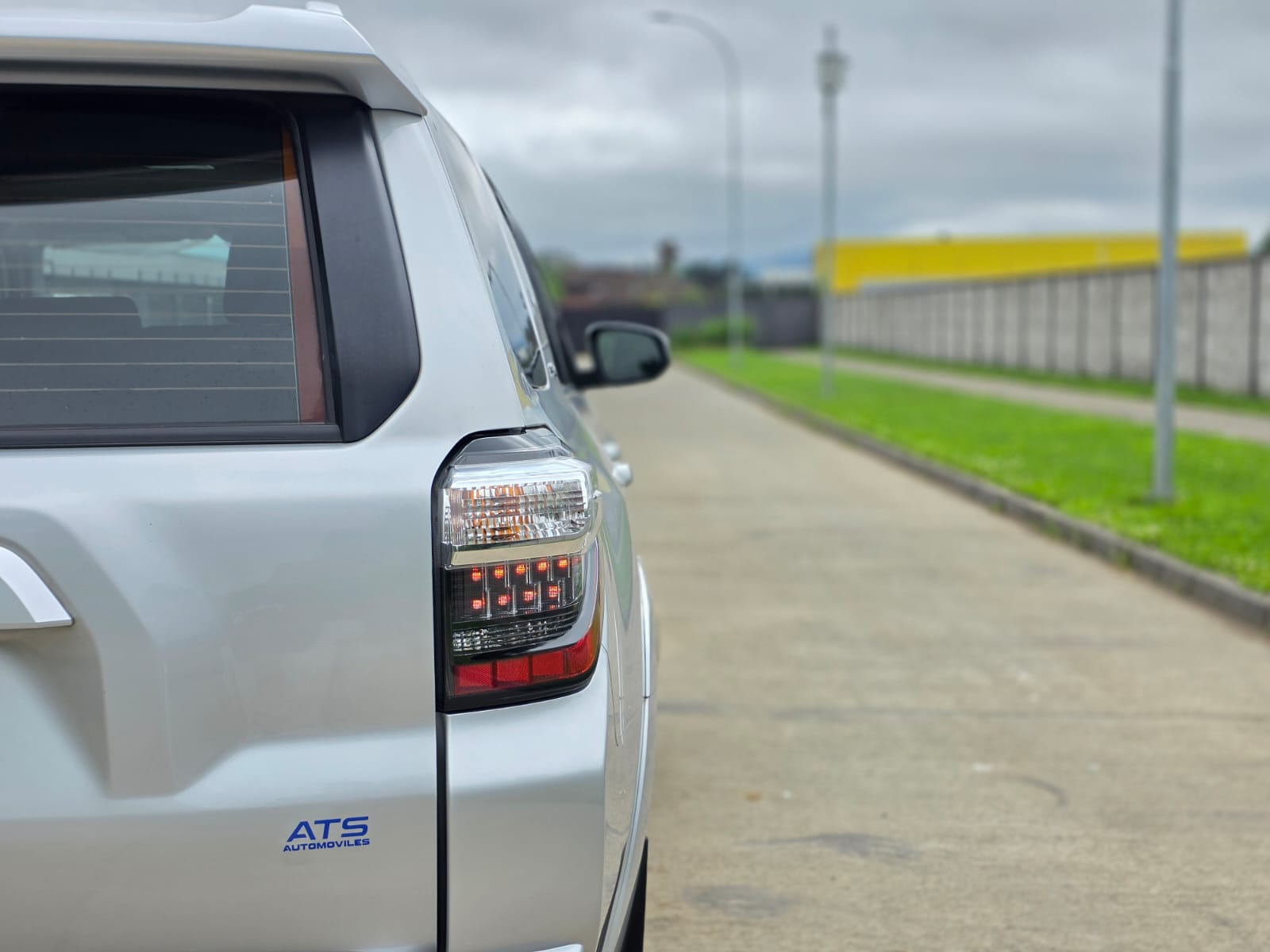 
								Toyota 4RUNNER SR5 full									