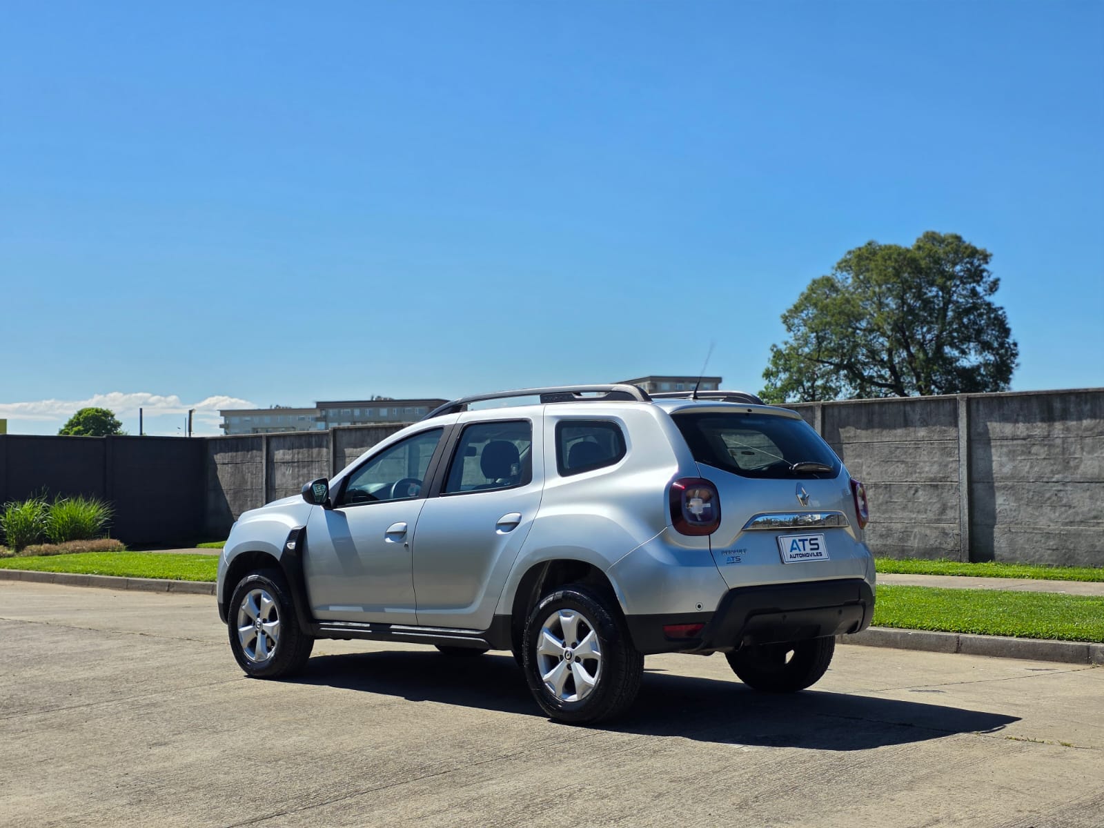 
								Renault DUSTER ZEN full									