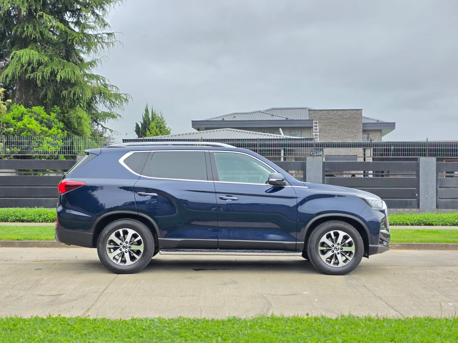 
								Ssangyong REXTON GLX full									