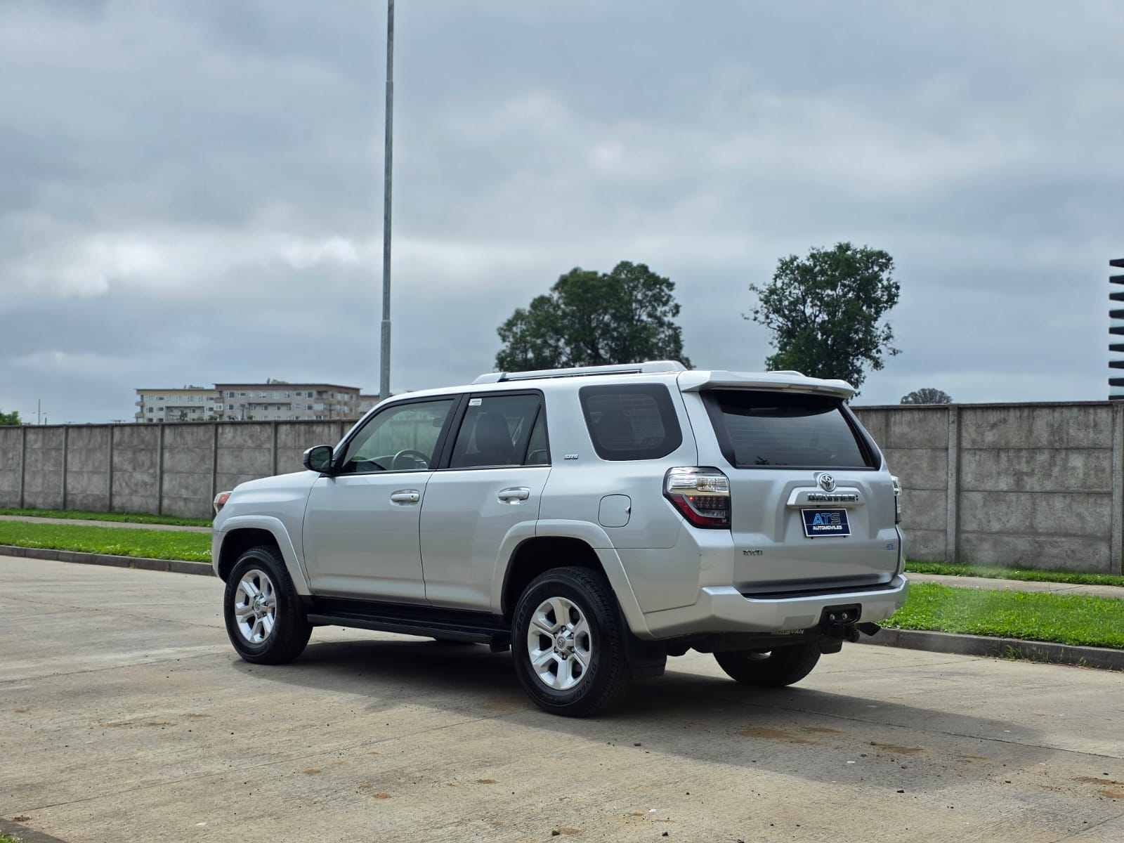 
								Toyota 4RUNNER SR5 full									