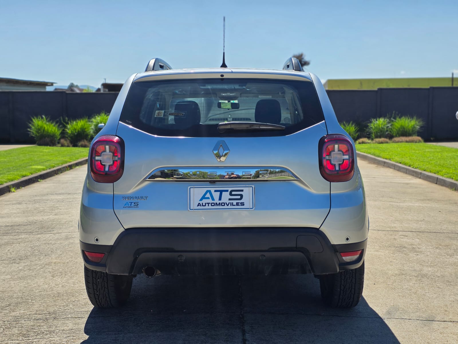 
								Renault DUSTER ZEN full									