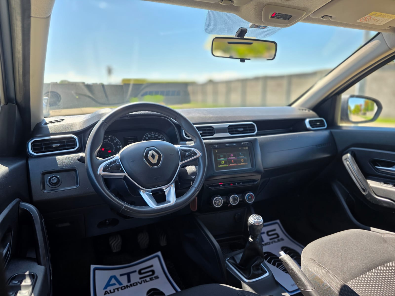 
								Renault DUSTER ZEN full									