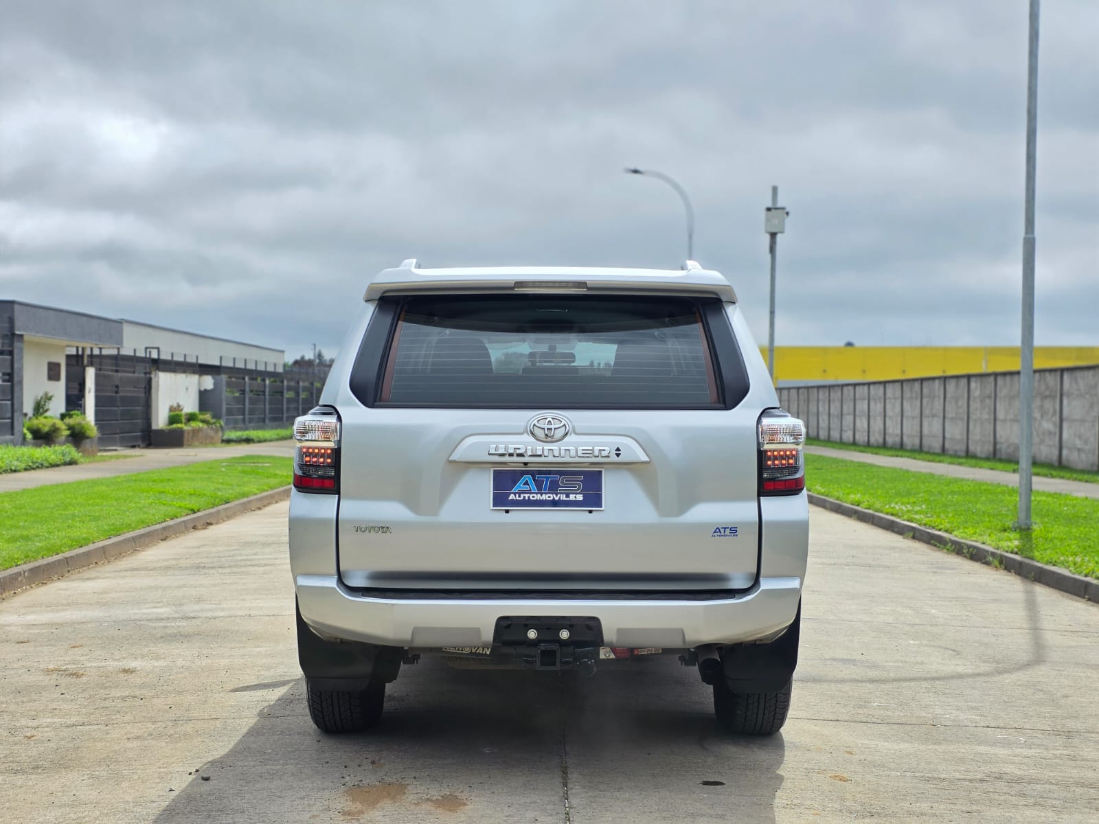 
								Toyota 4RUNNER SR5 full									