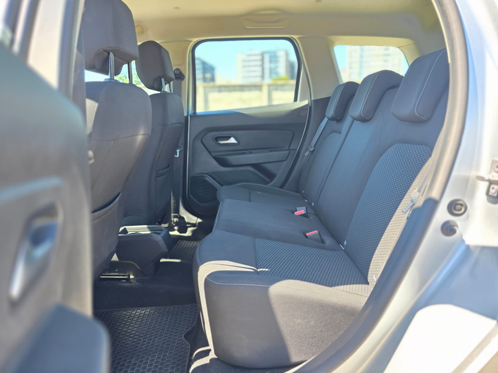 
								Renault DUSTER ZEN full									