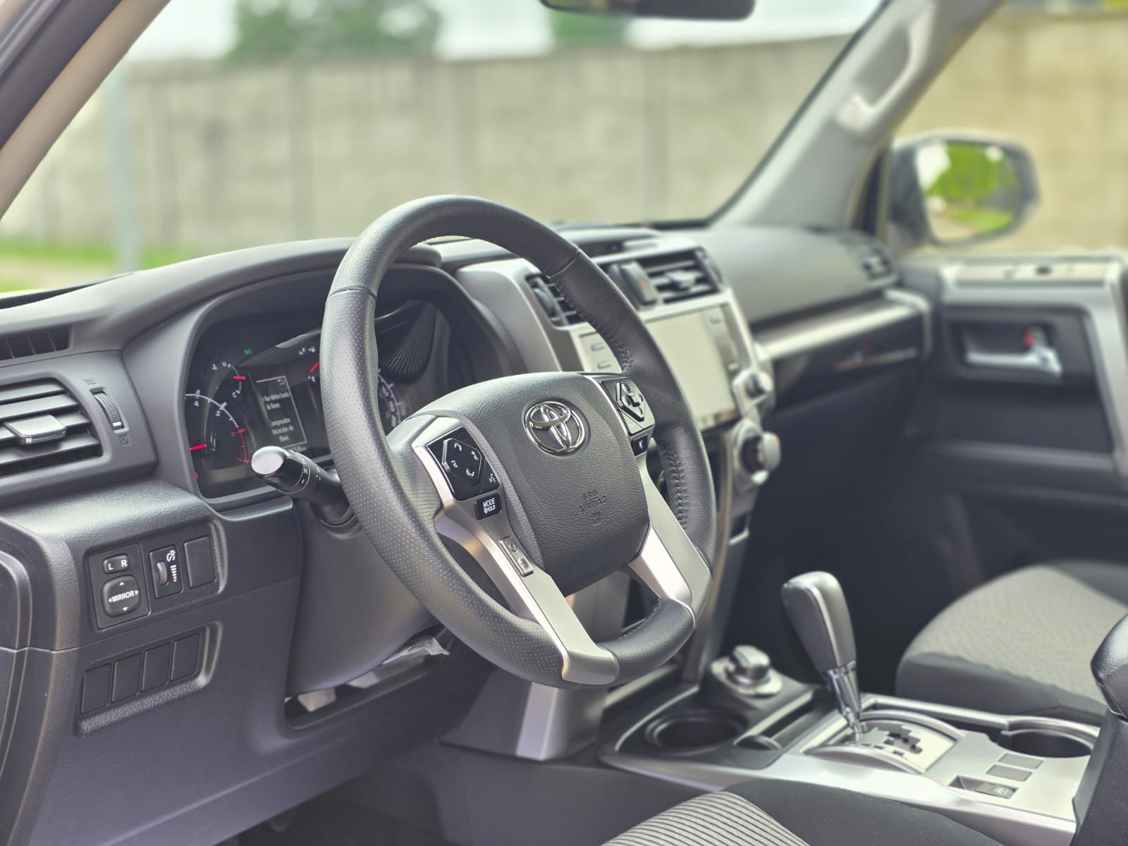 
								Toyota 4RUNNER SR5 full									